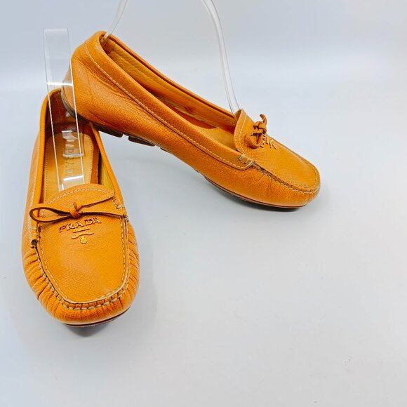 PRADA Women’s Leather Moccasin Size 1D-530-B36) US 6 Beige Logo Rubber Soles - Picture 1 of 11